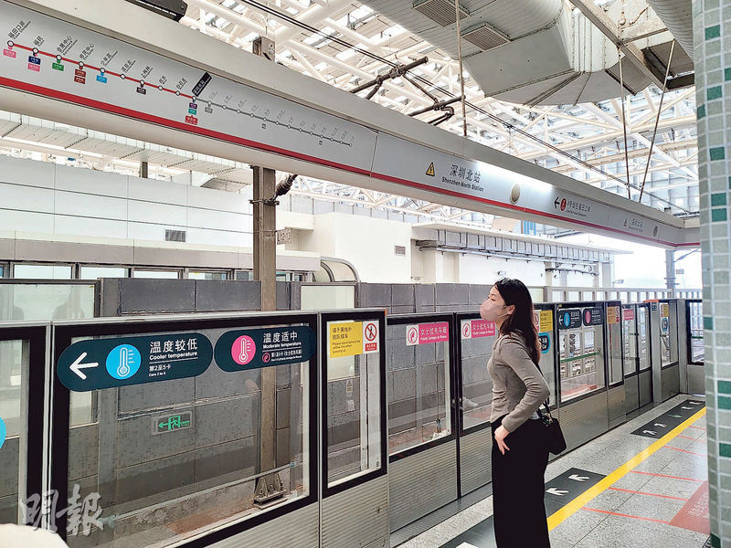 記者今年2月拍攝的深圳地鐵，仍有「女士優先車廂」標記。（林迎攝）