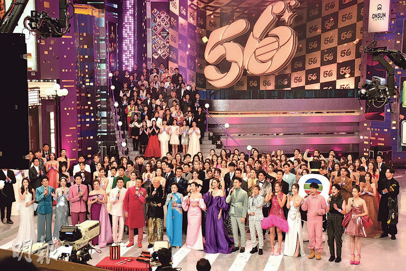 無綫慶祝56周年舉行《萬千星輝賀台慶》，逾200名藝員盛裝出席，氣氛熱鬧。（攝影：鍾偉茵、劉永銳）