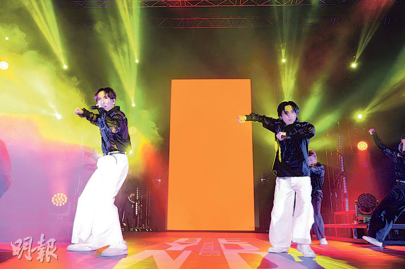 w-inds.成員橘慶太（左）及千葉涼平（右）表示，今次開騷是歷年演唱會最多舞蹈的一次。