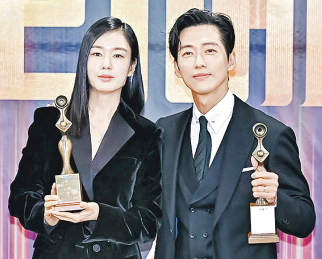 《戀人》南宮民安恩珍成今年耀眼韓星 - 20231215 - 娛樂 - 每日明報 - 明報新聞網