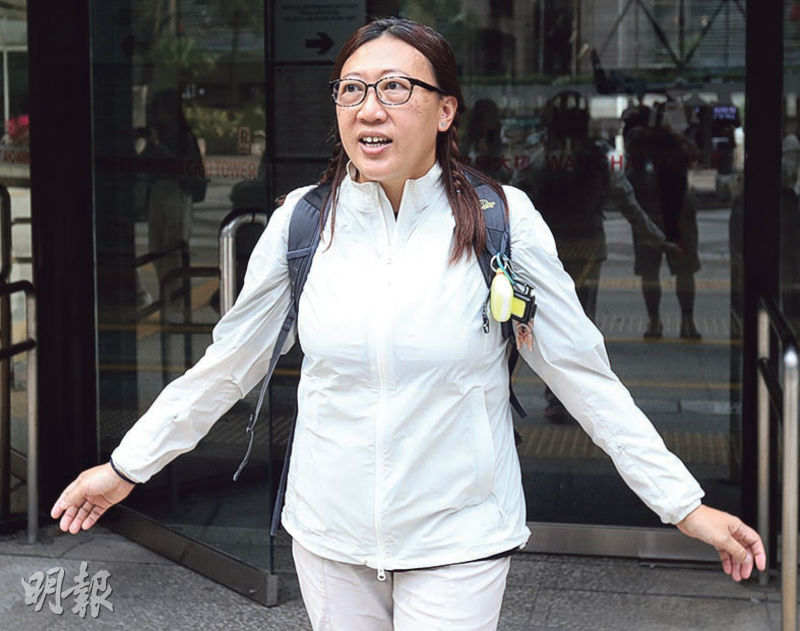 陳虹秀昨到庭應訊，她擬否認暴動罪，案件押後10月再訊。（李紹昌攝）