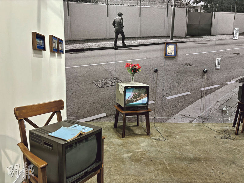 香港藝術家李繼忠的影像及裝置作品《邪念樹》探討二戰後和冷戰期間的情報工作，詰問情報工作人員的人性。（嚴嘉栢攝）