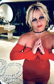 Britney駕車4小時抵酒店報平安 迪士尼捐億元賑災 群星捐物資捐錢