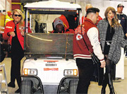 Taylor Swift全家為男友打氣