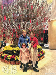 郭富城返方媛家鄉安徽拜年 與親友握手合照大派利市