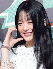 Hanni稱辦妥工作簽證 諷事務所泄個人資料
