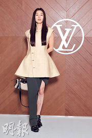 全智賢撐LV時裝騷 蘇菲端納拍拖離場