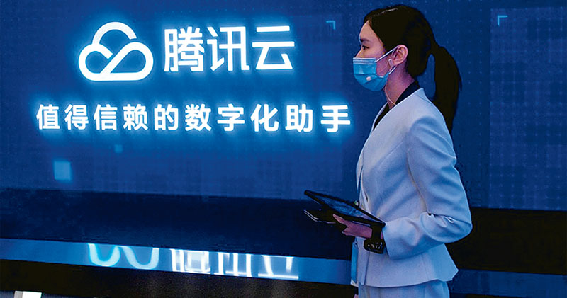 騰訊主席馬化騰昨日表示，數年前騰訊創立機器人實驗室，最近將方向調整至聚焦雲服務、大數據、應用場景、開源社區等領域，形成AI應用大發展的機會已到。（路透社）