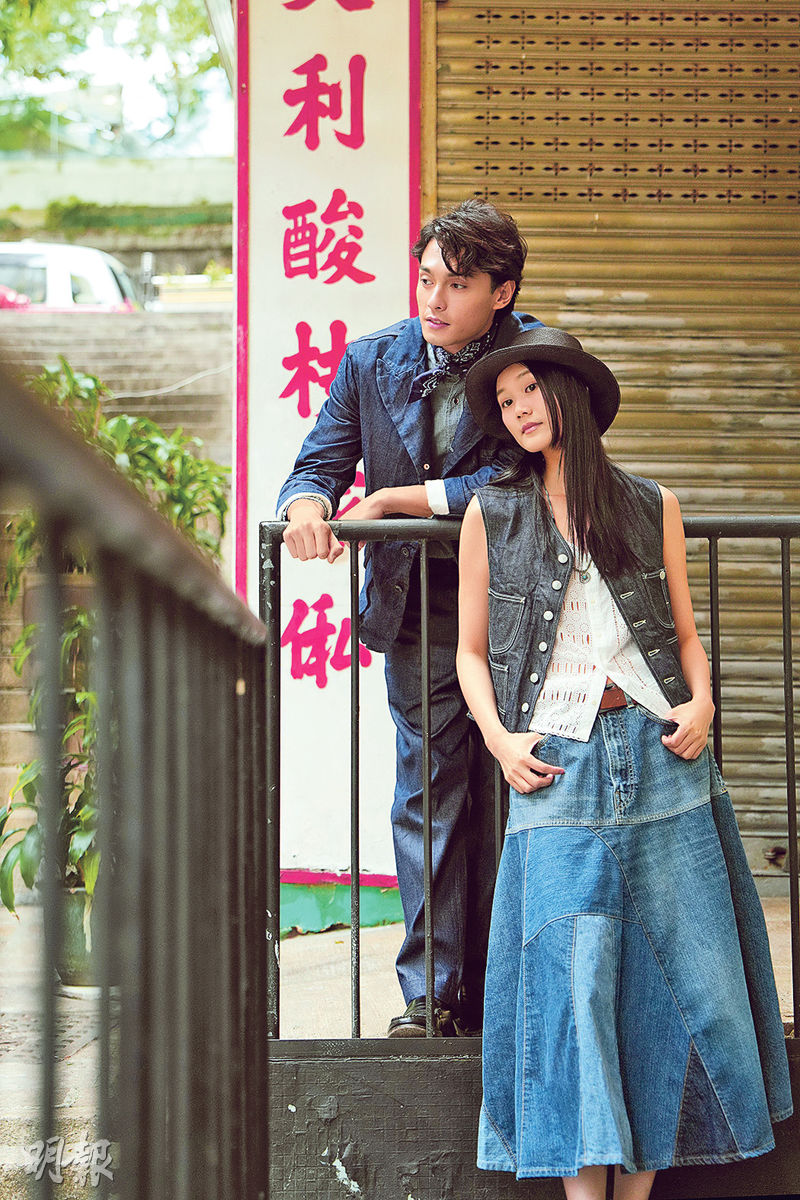 （女）908 Rye Mugi Denim牛仔背心$4595、Doamahira鏤空吊帶背心$4395、Rye Mugi Denim Charlotte拼布長裙$10,995、藤織闊邊帽$1795、土著風頸鏈$4395、Vintage皮革腰帶$1995。（男）908 Monpu Denim牛仔西裝外套$6595、908 Indigo拼布恤衫$5495、908 Monpu Denim束腳牛仔工裝褲$3295、Indigo Gauze Paisley Bandana小領巾$795、樂福皮鞋 stylist's own（黃志東攝）