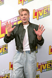 古淖文稱收入夠用儲到錢 向顏米羔送抱勝過千言萬語