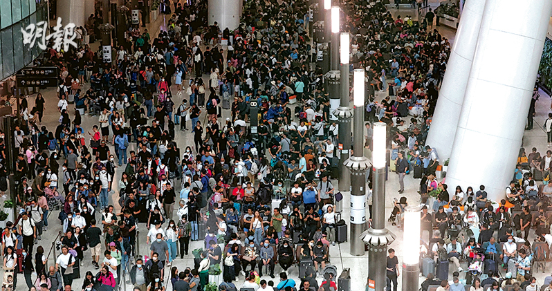 復活節假首日逾70萬港人次出境 兩日132萬人離港按年升一成 本地商戶嘆「清場咁滯」