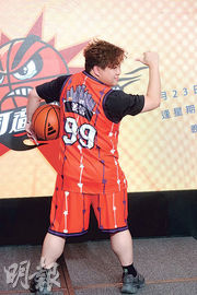 王家晴任經理人 見盡球員發脾氣 肥仔封「翻版姜濤」 193添籃球紋身