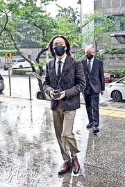 鄭中基稱8000元贍養費與事實嚴重不符 鄭東漢爆被傳召出庭 月付6位數字以上