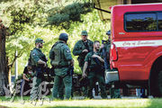美国消防员应急扑灭山火时遭遇枪手伏击,惨遭2人牺牲1人受伤