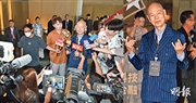 罗家英打抗癌针身体变弱,爱妻汪明荃现特别温柔体贴,展现深情关爱