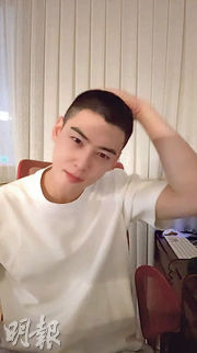 ASTRO隊友送車銀優入伍 新兵家長忙追星