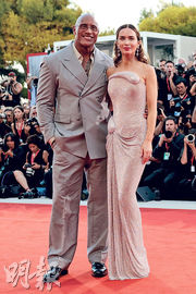 狄維莊遜競賽片贏15分鐘掌聲 擁抱導演激動落淚 美媒指奧斯卡大熱