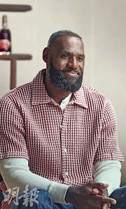 占士「大整蠱」遭網民狠批 聲稱發表重要消息 實為洋酒廣告