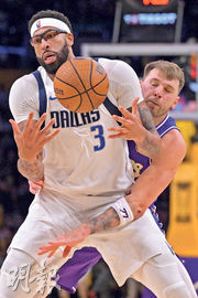 湖人NBA盃全勝晉級 戴維斯首返洛城倒戈