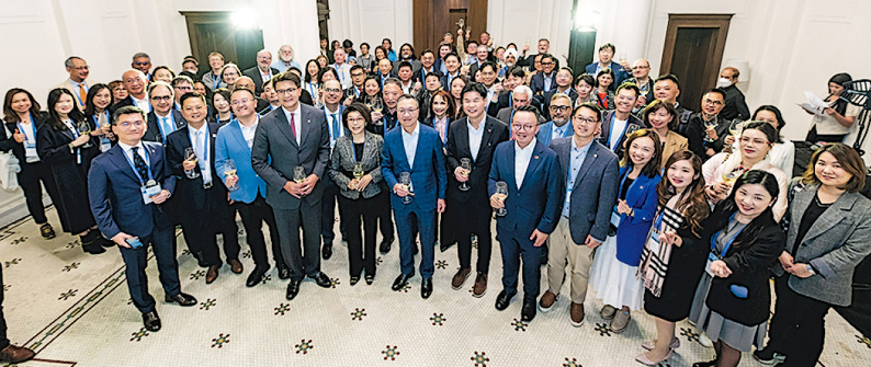 為歡迎嚟香港出席法律年度開啟典禮嘅外賓,律師會同大律師公會喺法定古蹟、舊終審法院大樓舉辦歡迎酒會。(大律師公會提供)