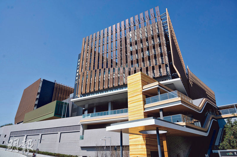 9層高的中醫醫院內外均以中醫藥元素概念設計,院方形容該院設計如同「中醫藥博物館」。