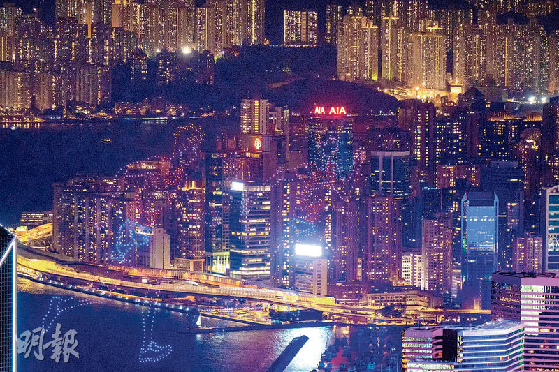 萬家燈光全靠穩定電力供應。香港電力由兩間私人公司提供,並收取電費。兩電2026年淨電費將下降。