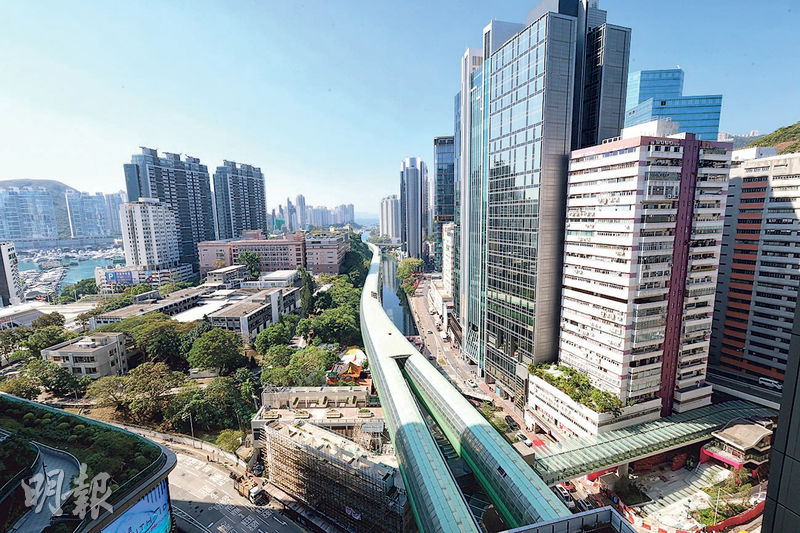 單位外望開揚市景,可眺望深灣一帶南區海景。