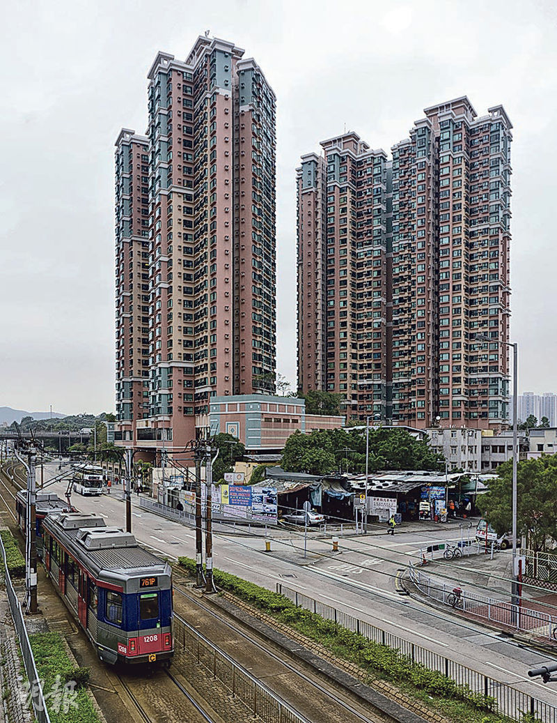 元朗區1月份首兩周暫錄49宗二手成交,其中朗庭園暫錄約1宗成交,平均實呎11,498元。