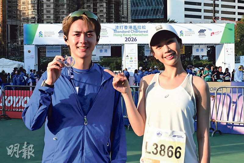 過氣情侶阮浩棕(左)和何沛珈(右)合照。(攝影:鍾偉茵)