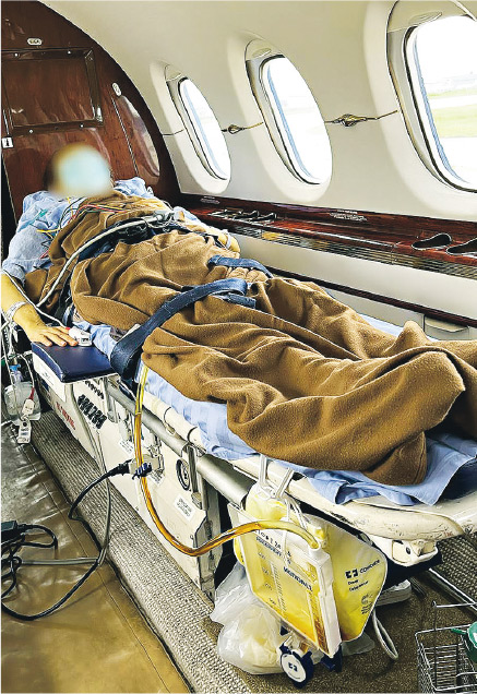 醫療專機有如空中救護車,配備充足的醫療器材,應付移送傷病者期間可能出現突發事故。(亞太專科醫療中心提供)